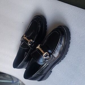Steve Madden Black Leather Loafers with Gold Hardware Size 8.5 Used